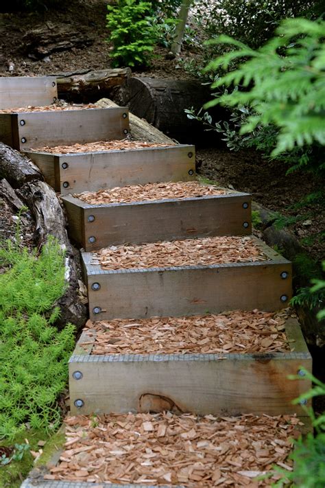 Steps up and down wooden steps - sound effect