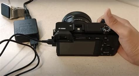 Clicking and charging the camera flash - sound effect