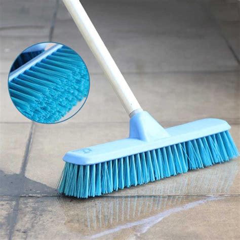 Floor brush: floor sweeping - sound effect