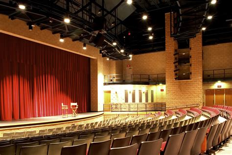 School auditorium: entrance with teachers - sound effect