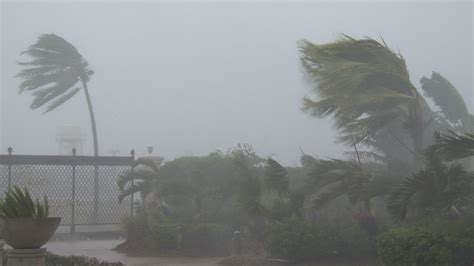 Strong wind and thunderstorm - sound effect