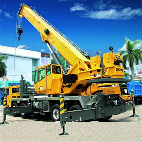 Truck crane: lifting and lowering loads - sound effect