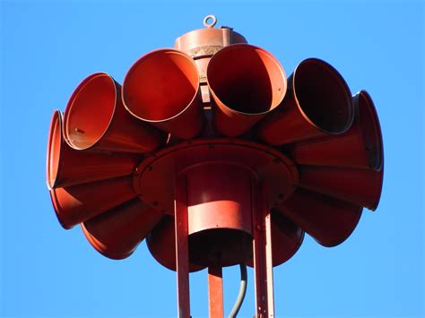 Air raid siren - sound effect