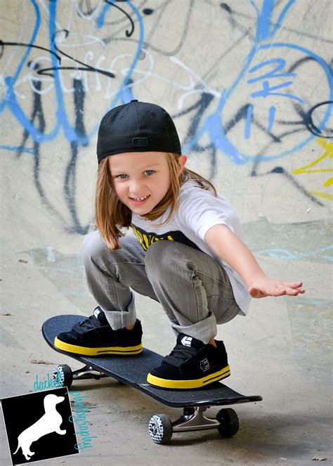 Children skateboarding on the sidewalk - sound effect
