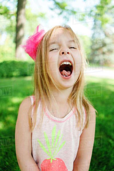 Little girl laugh, short - sound effect