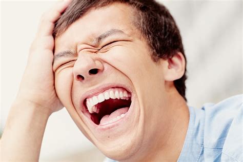 Man's laughter: guttural laughter - sound effect