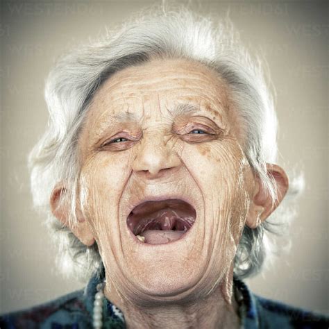 Laughing old lady - sound effect
