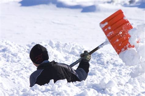 Snow digging by hand - sound effect