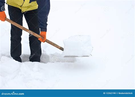 Snow digging by hand - sound effect