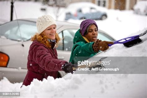 Rubbing and scraping snow (2) - sound effect