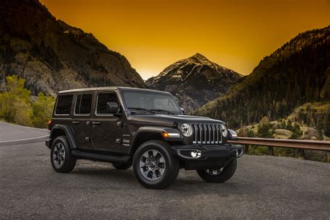 Jeep car: starter, engine difficult to start - sound effect