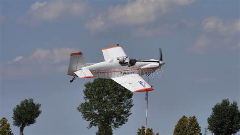 Small propeller airliner flying low - sound effect