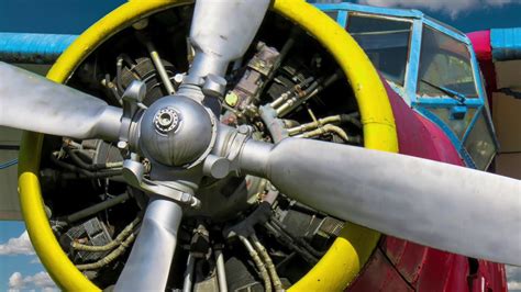 Aircraft propeller, start up - sound effect