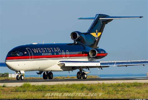 Boeing 727 aircraft accelerating down the runway - sound effect