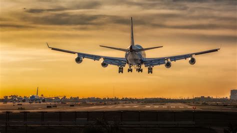 Boeing 747 aircraft taking off (2) - sound effect