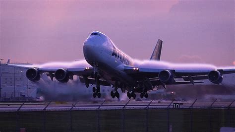 Boeing 747 aircraft taking off - sound effect