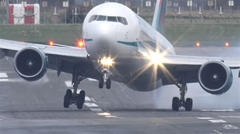 Boeing 767 aircraft accelerating down the runway - sound effect