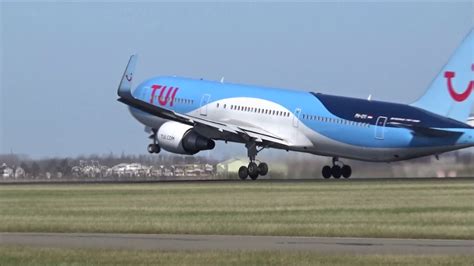 Boeing 767 aircraft taking off - sound effect