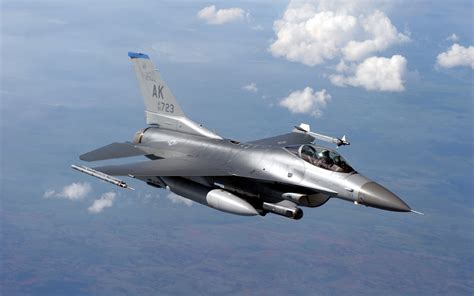 F-16 aircraft: flying high - sound effect