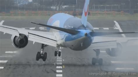 Airplane landing gear screech - sound effect