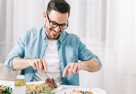 Man eating food - sound effect