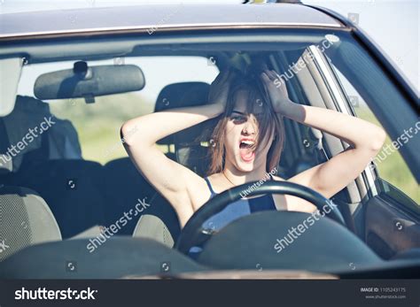 Scream in a car accident - sound effect