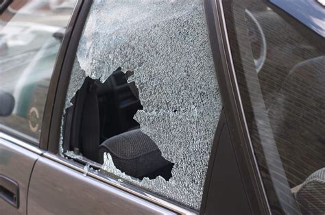 Car glass breaks - sound effect