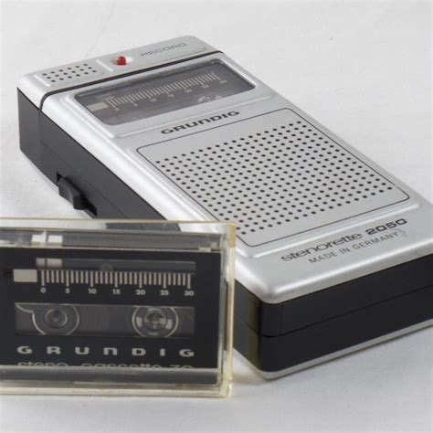 Cassette recorder, various manipulations - sound effect