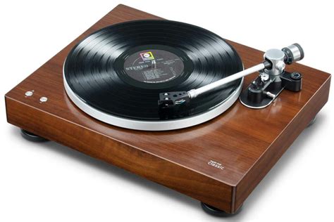 Turntable: end of record, crackle of record - sound effect