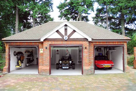 Sound of a car garage: the atmosphere of a car service