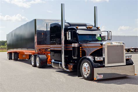 Big truck with trailer: driveway and turn around the corner - sound effect