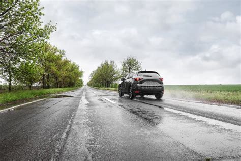 Wet suburban road, truck passing by - sound effect