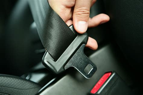 Seat belt in action - sound effect