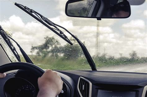 Windshield wipers work fast, it's raining - sound effect