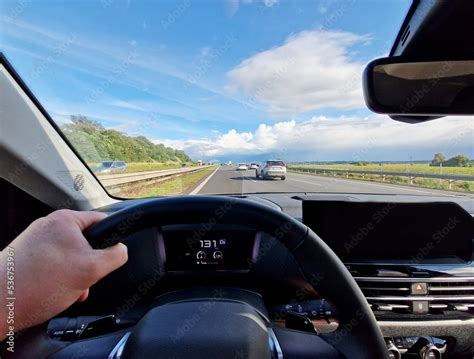 Sounds in the car interior while driving: beeper, turning on turn signals