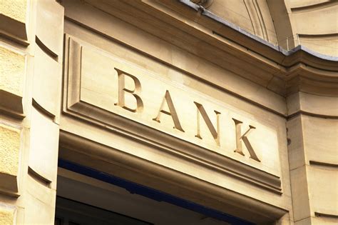 Bank: shake a large tin - sound effect