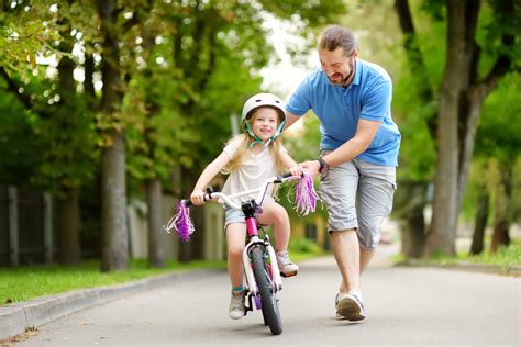 Riding a bike: in the background of a voice and a bird - sound effect