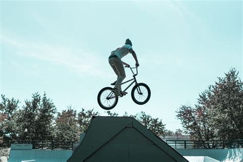 Riding and jumping on bmx bikes - sound effect