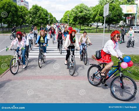 Pedaling, old bike ukraine - sound effect