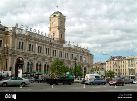 Atmosphere of moscow railway station in st. Petersburg - sound effect