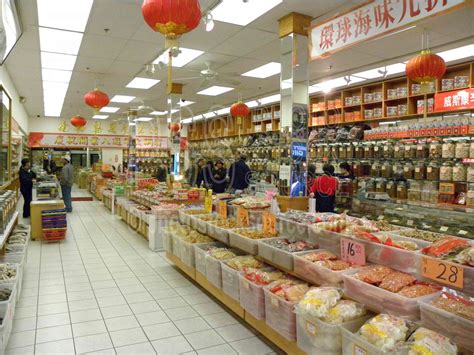 Chinese market: general atmosphere, voices - sound effect