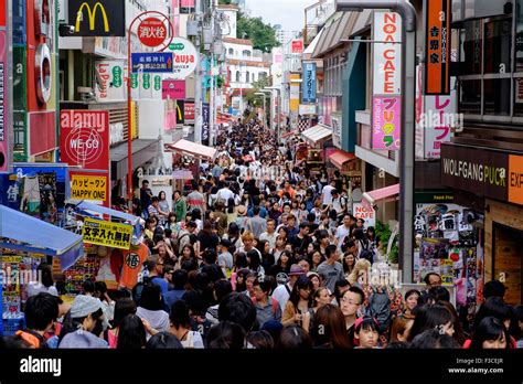 Shop on a crowded street - sound effect