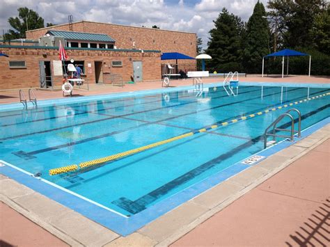 Sound of the outdoor communal pool