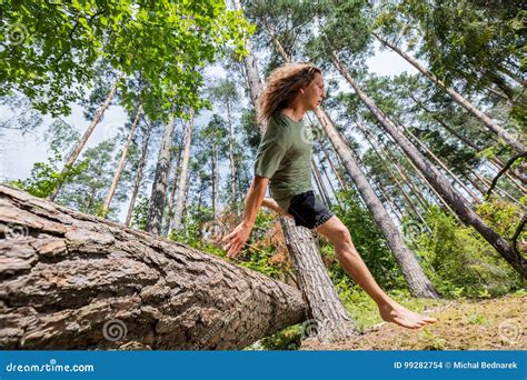 Tree run, jump, man, barefoot - sound effect