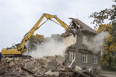 Bulldozer tearing down a wall - sound effect