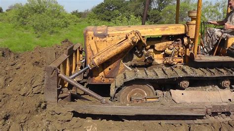 Caterpillar tractor pushes through the ground - sound effect