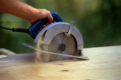 Cutting wood with a tool - sound effect