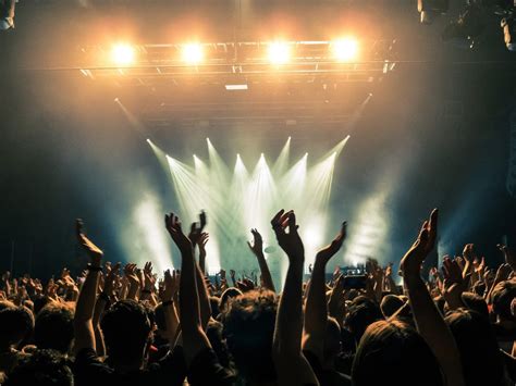 Crowd before the start of the concert - sound effect