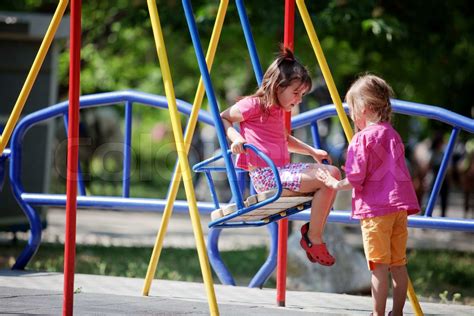 Playground sound, children playing (2)