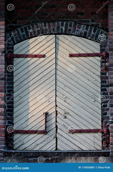 Door is unlocked and closed - sound effect